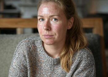 Sandra (39) biecht op: “Ik ben gestopt met mijn ouders te bezoeken omdat ze weigeren hun huis op te ruimen”