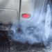 Dit is waarom uitlaatgassen van auto’s meer stinken in de winter