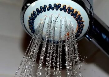 Waarom je je voortaan beter zonder zeep kunt douchen