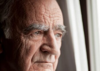 Eenzaam? Dít zijn de grote gevolgen op de fysieke gezondheid