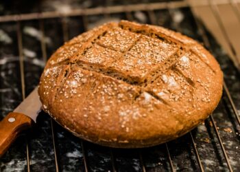 Dit is waarom donkerder brood niet gezonder is dan lichtbruin brood!