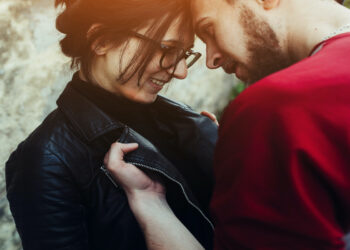 Leonie zoende met de ex van haar BFF: “De tweede keer was niet zo netjes…”