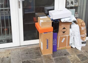 Yfke (35): “Ik ben boos. De buren willen mijn pakketjes niet meer aannemen”