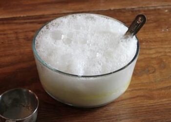 Zwarte tegelvoegen? Gebruik dit goedkoopje goedje om het makkelijk schoon te maken