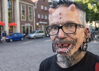 Man met meeste piercings ter wereld: 278 in zijn ‘slurf’