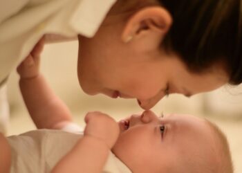 Carolien (34) “Ik betrapte onze kraamverzorgende met mijn man”