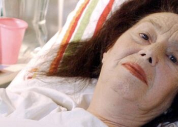 ZIEN: Moeder kreeg haar eerste kind op 66-jarige leeftijd. Zo zien ze er nu uit!