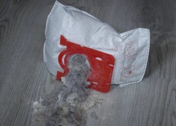 Last van een stinkende stofzuiger? Zo ben je snel van de nare geurtjes af