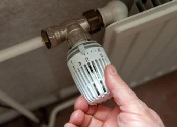Kost ’s nachts de verwarming uitzetten meer energie of niet? Dit zeggen experts