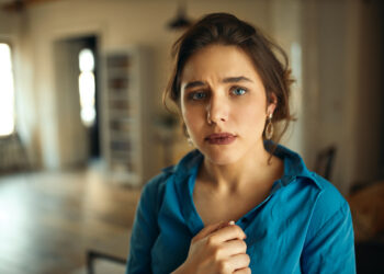 Dora had een jarenlange affaire: ‘Ik zocht liefde, maar raakte steeds verder verwijderd van mezelf’”