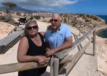 Tom (34): “Ik ben woest, mijn ouders gebruiken mijn ’toekomstige’ erfenis om te reizen”