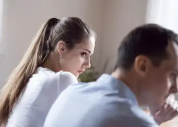 “Ben ik gemeen als ik mijn man verlaat omdat hij niet wil dat ik mijn “dochter” adopteer?”