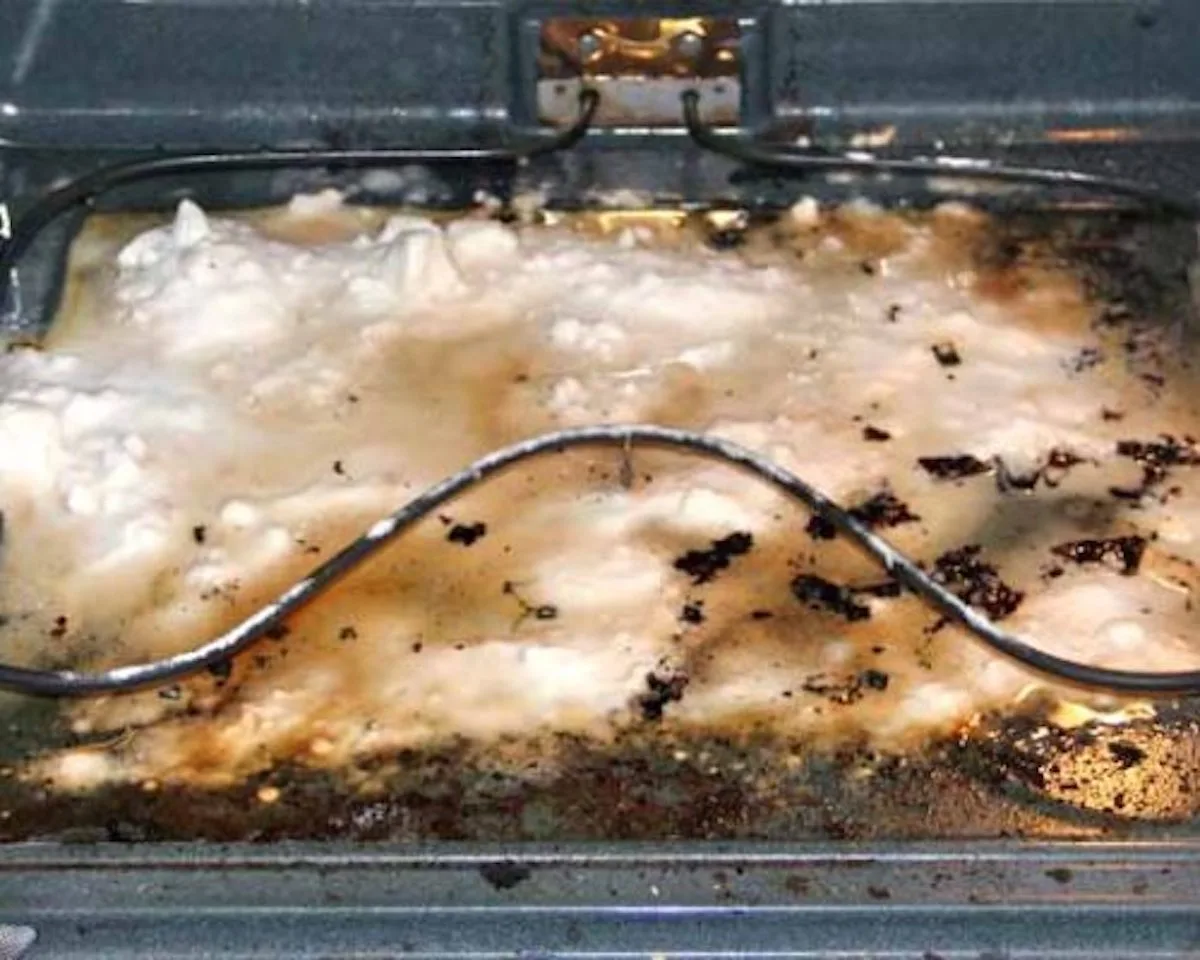 Vieze ovenruit? Dit is de truc die je echt moet gebruiken! (en die je nog niet kent)