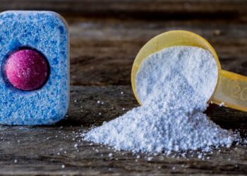 Wat is beter voor je vaatwasser: poeder of tabletten?