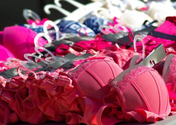 Juul: (28) “Mijn grote borsten maakten me onzeker, dus liet ik een borstverkleining doen”