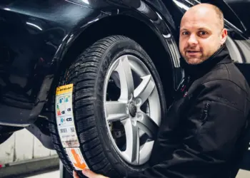 Monteur waarschuwt: Heb jij je winterbanden nog onder de auto liggen? Dit is slechter dan je denkt!