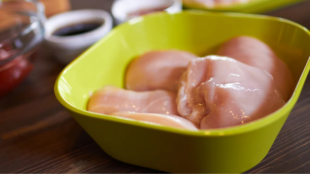 Dit zit er in die goedkope kipfilet van de supermarkt