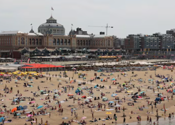 Jasmine (36) vindt een dagje strand te duur worden: “Koffie van €5 en portie bitterballen van €10? Ik smeer mijn eigen boterhammen wel!”