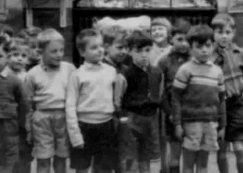 Wat is klein, rond en zat vroeger in bijna elke broekzak van een kind?