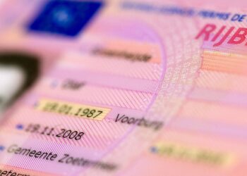 Aangehouden maar geen rijbewijs mee: dit is wat je het beste kunt doen om een boete te voorkomen