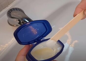 Dit is waarom je een pot Vaseline in de gootsteen wil zetten