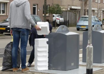 Afval scheiden is niks voor Luuk: “Alles belandt in dezelfde bak”