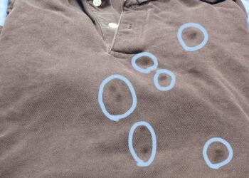 Met dit middeltje verwijder je in een handomdraai vetvlekken uit je kleren.