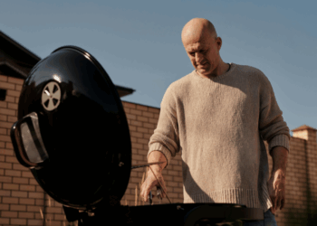 Gert (52): “Ik wil gewoon BBQ’en in mijn tuin, ook al zegt de buurvrouw dat ze er last van heeft”