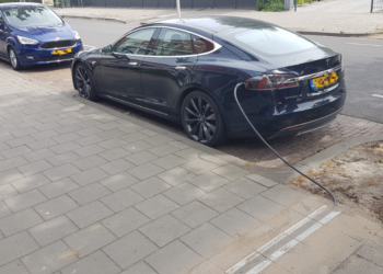 Martijn (44): “Ik heb een kabelgoot laten leggen maar andere mensen parkeren alsnog op mijn plek”