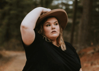 Els is woest: “De manege laat mij niet meer paardrijden vanwege mijn gewicht”