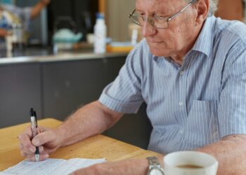 “75-jarige Albert haalt kleinzoon uit testament: ‘Nooit meer op bezoek gekomen’”