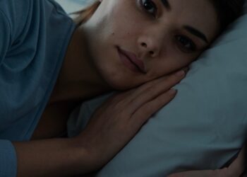 Arts waarschuwt: vermijd deze gewoonte wanneer je ’s nachts wakker wordt