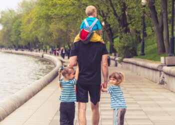 Psychologen waarschuwen: dit ene simpele woord kan je hele opvoeding veranderen