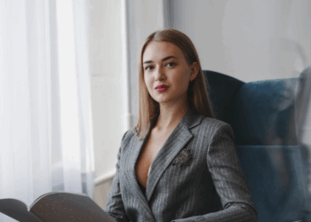 Advocaat Meerle (33) is duidelijk: “Baby’s zouden de achternaam van hun moeder moeten krijgen”