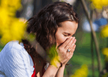 Deskundige: “Stikstof is de reden dat jij steeds meer last hebt van hooikoorts”