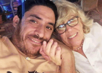 Iris (83) twijfelt aan relatie met Mohamed (37): “Ik moet alleen maar hard werken”