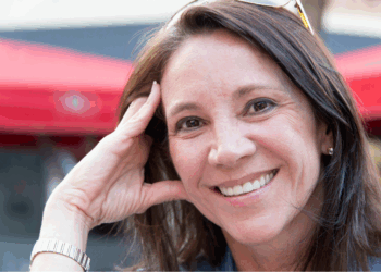 Merel (56) vindt het vreselijk om ‘oma’ genoemd te worden: “Daar voel ik me te jong voor”