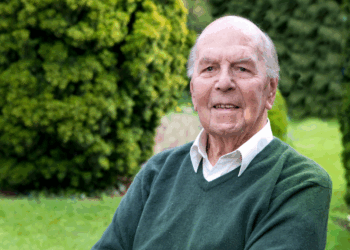 Rob (70) heeft spijt van vroegpensioen: “Nu moet ik weer werken om rond te komen”