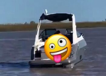 Video: Koppel geniet iets teveel van gehuurd bootje