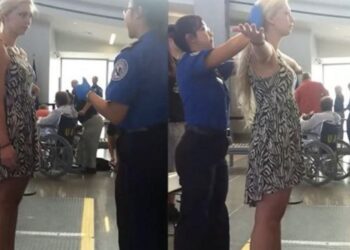 Vrouw wordt grondig gefouilleerd op het vliegveld