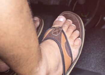 Met slippers rijden: wat zegt de wet er eigenlijk over?