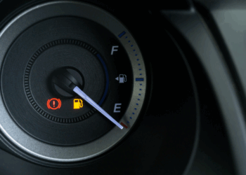 Dit is waarom je nóóit de tank van je auto helemaal moet leeg rijden