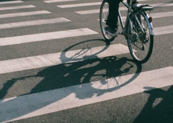 Moet je stoppen voor fietsers bij een zebrapad? Dit zegt de wet