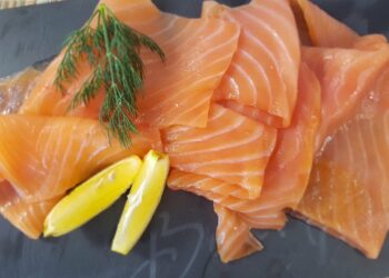 Ben je 60+? Dan is gerookte zalm gevaarlijk om te eten
