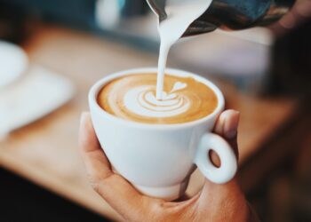 Olijfolie in je koffie? Dit is waarom je het vandaag nog moet proberen