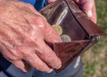 82-jarige aangehouden voor winkeldiefstal: “Van mijn AOW kan ik de boodschappen niet betalen”