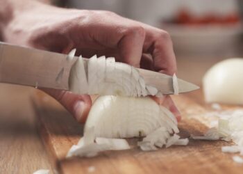 Door deze supertip huil jij nooit meer tijdens het snijden van uien