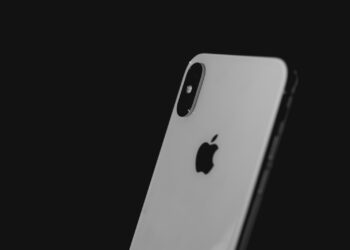 iPhonegebruikers opgelet: het apple logo op jouw smartphone is eigenlijk een knop – zo werkt het!