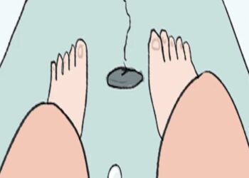 7 smerige dingen die elke vrouw stiekem doet als ze alleen is in de badkamer..