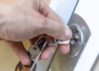 Daarom moet je je voordeur ’s nachts niet op slot doen